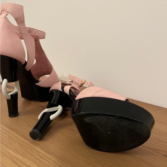 Chanel Platform Heel - Picture 5 of 6